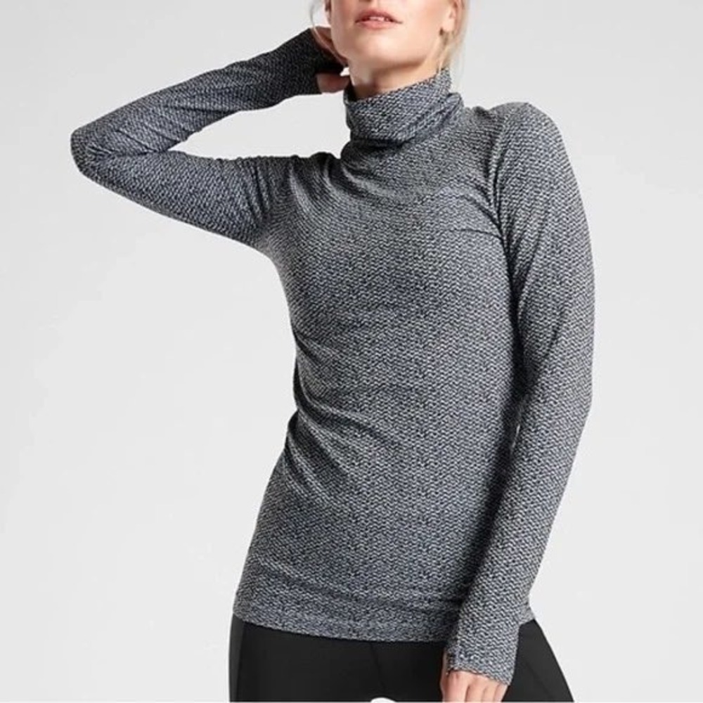 Athleta Women M Flurry Peak Turtleneck Long Sleeve Base layer Black Seamless